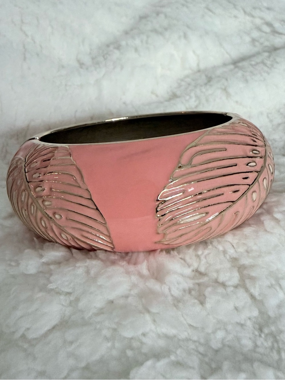 NWOT Sequin Pink Enamel Bangle Bracelet with Gold Monstera Tropical Leaf Detail